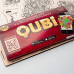 QUBI: кубик дополненной реальности с подставкой для смартфона