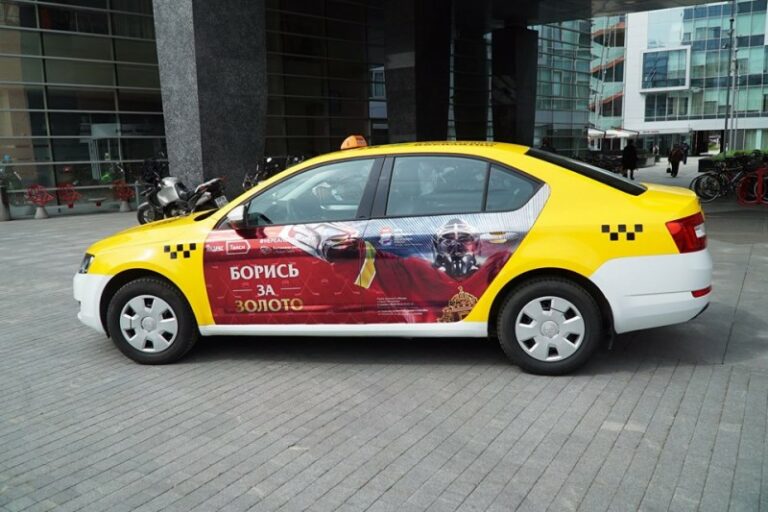 Яндекс.Такси погружает пассажиров в виртуальную реальность к Чемпионату мира по хоккею