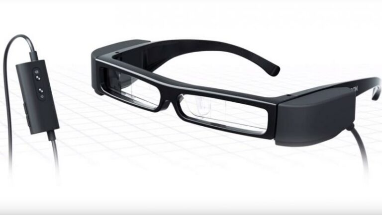 В очках Epson Moverio BT-30C нет камеры, но есть USB-C
