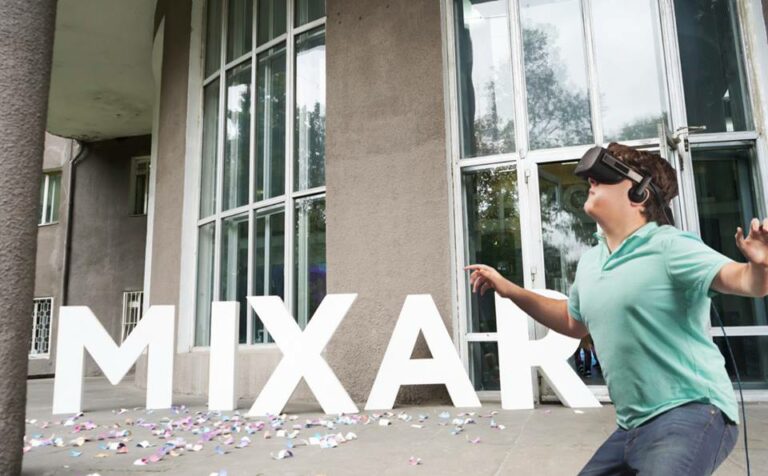 #PalmerGoesToMIXAR: Палмера Лаки заваливают хештегами, приглашая в Москву