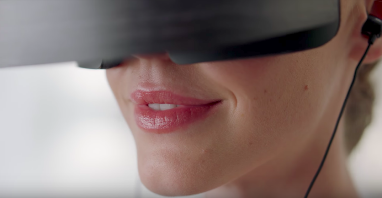 Microsoft знакомит с простой Windows Mixed Reality в новой рекламе