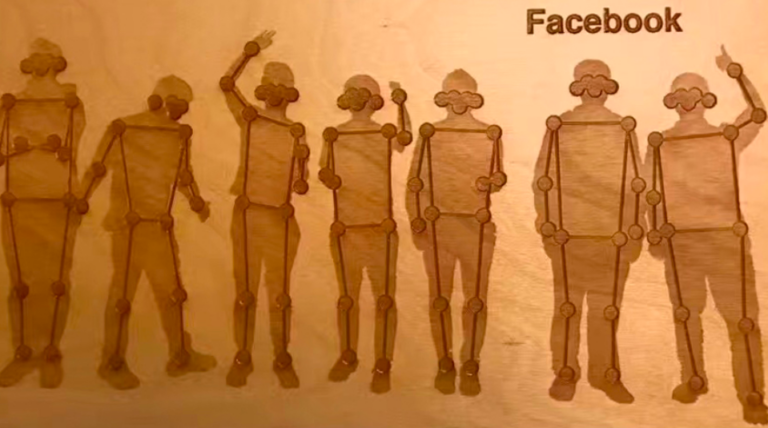 Вслед за масками Facebook может представить костюмы дополненной реальности