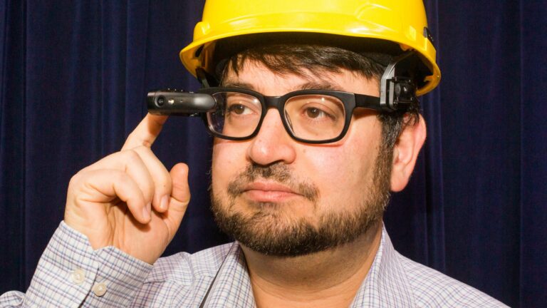 Гарнитура Toshiba dynaEdge — это больше Vuzix M300, чем HoloLens