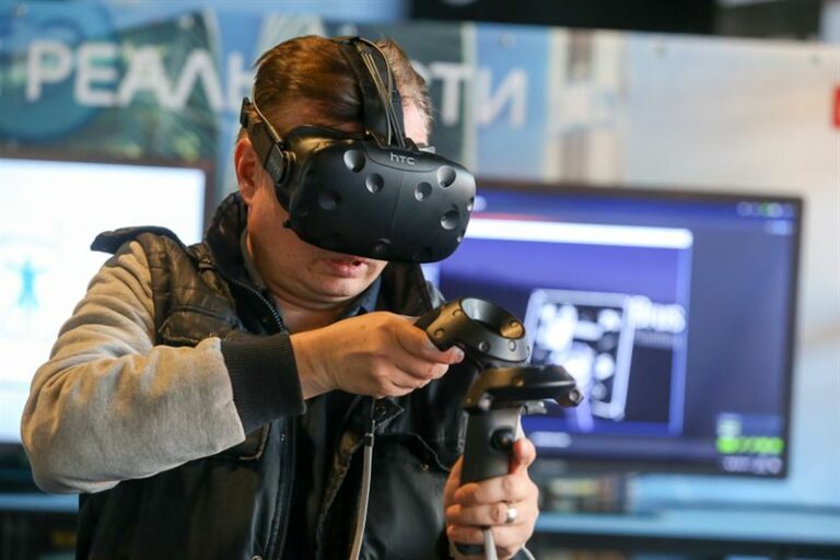 Ericsson обучает сотрудников новых заводов в виртуальной реальности через 5G