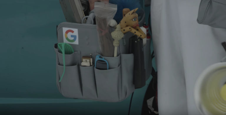 Google шутит: Haptic Helpers — служба помощников для виртуальной реальности