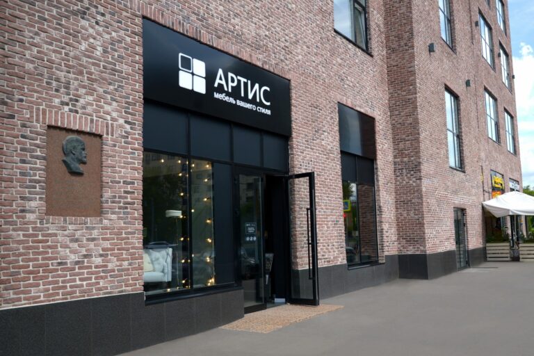 Мебельные салоны АРТИС используют Gear VR для экскурсий на производство