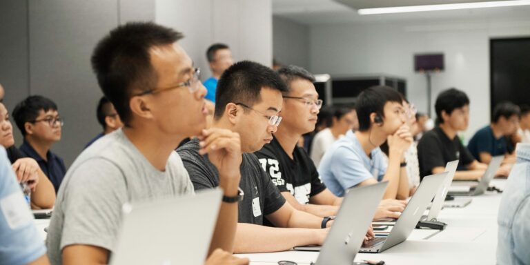 Apple открыла центр разработки приложений в Китае и начала преподавать ARKit 3