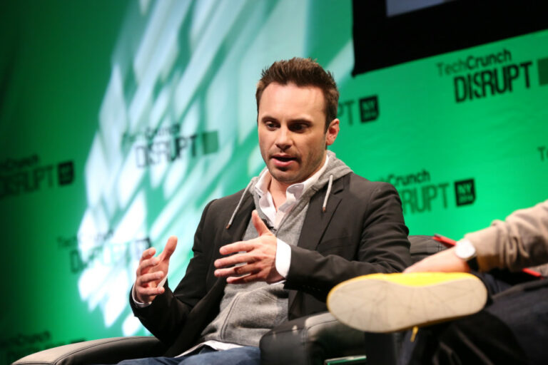 Соучредитель Oculus Брендан Айрайб ушёл из Facebook на фоне слухов об отмене Rift 2