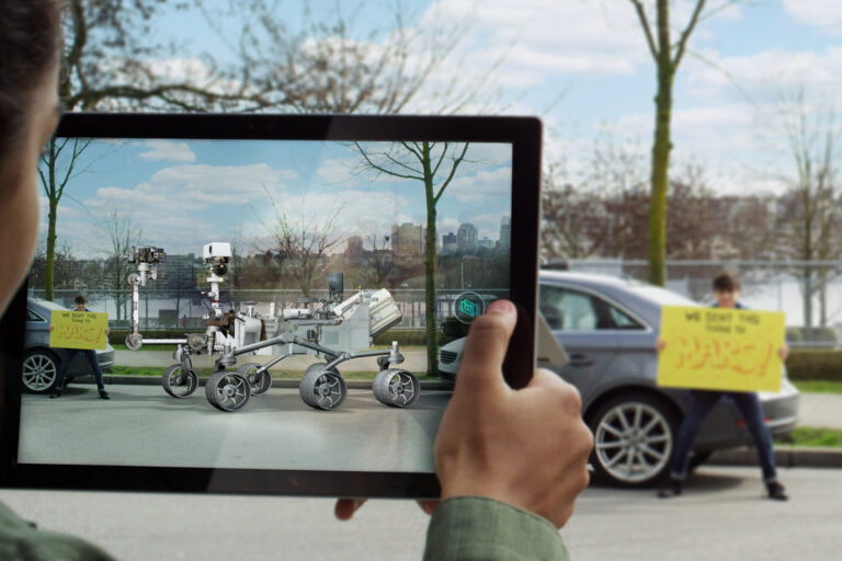 Осенью компьютеры на Windows 10 с камерами научатся показывать смешанную реальность