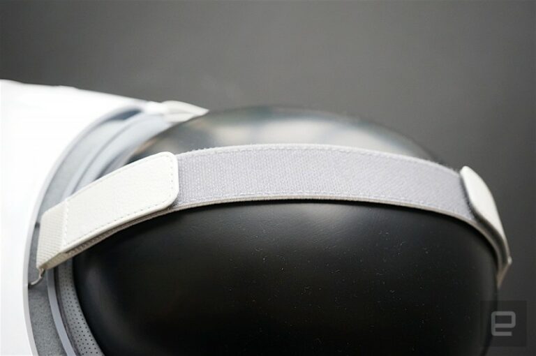 Huawei представила VR-гарнитуры для флагманских смартфонов (фото)