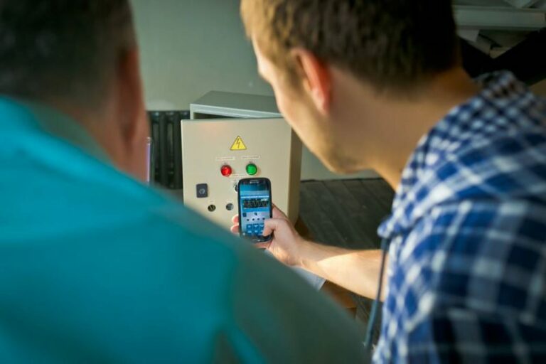 VR CORP снабдила дополненной реальностью сибирское электрооборудование