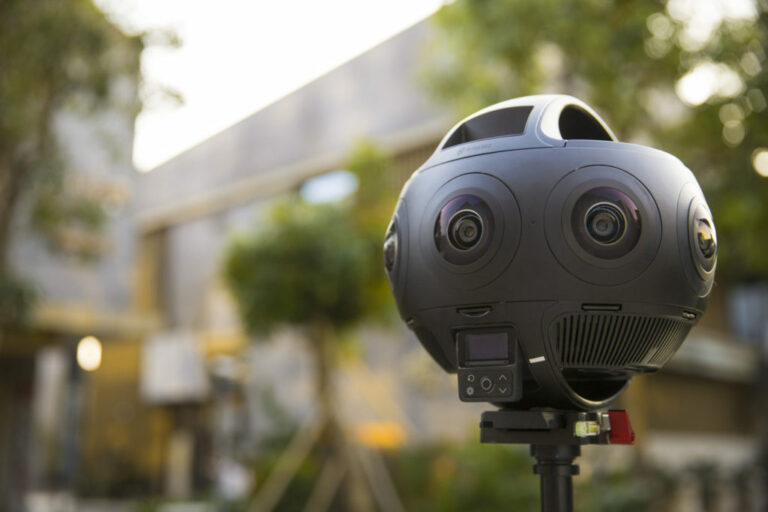 Insta360 начала поставки профессиональной ВР-камеры Titan