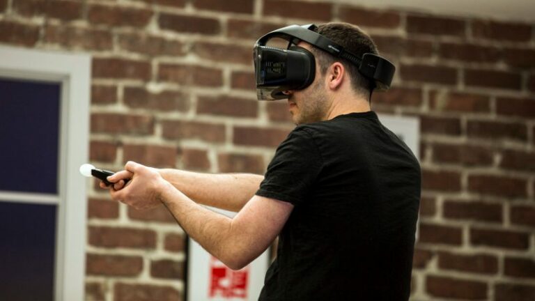 Шлемы на базе Intel Project Alloy выйдут в конце 2017 года