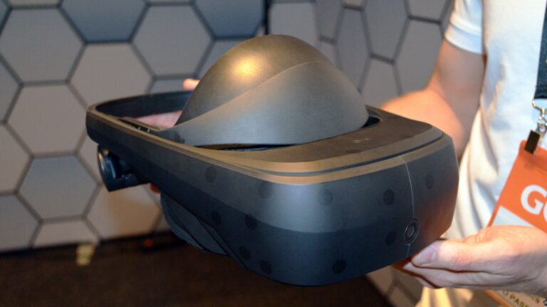 LG представила прототип шлема на базе SteamVR