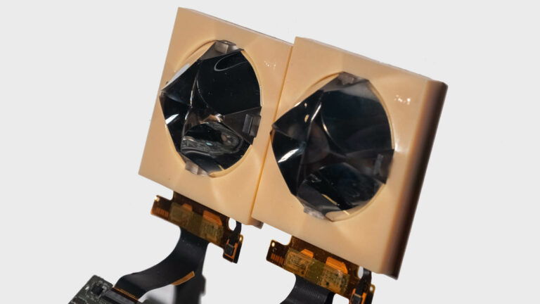 Директор LYNX поделился информацией об интересной оптике очков R-1