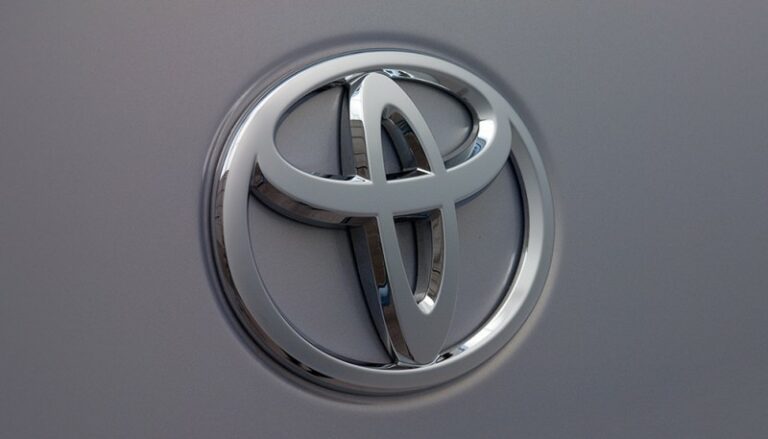 Toyota запатентовала лобовое стекло дополненной реальности