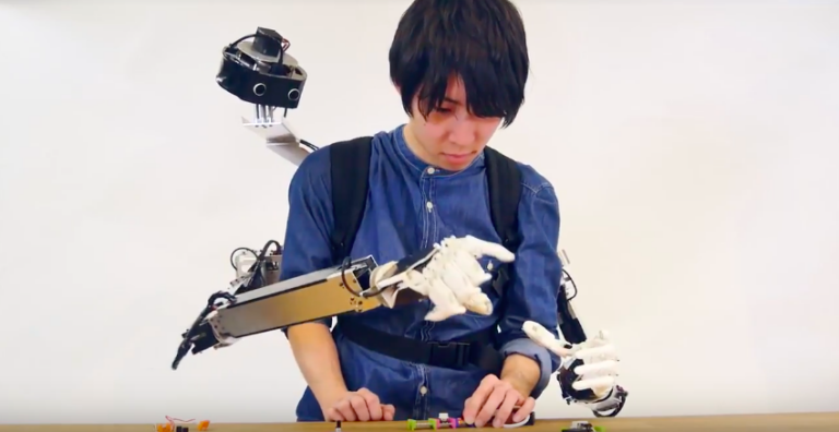 Fusion: вторая пара рук с ВР-управлением