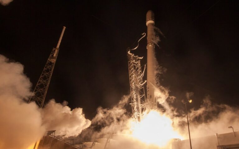 На МКС начались эксперименты с компьютером Microsoft HoloLens