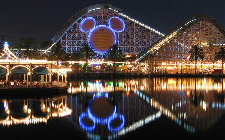 Глава Disney хочет видеть в своих парках дополненную реальность, а не виртуальную