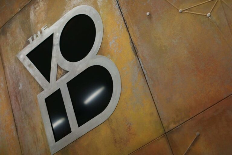 The Void показала передовой VR-шлем и жилет обратной связи под брендом Rapture