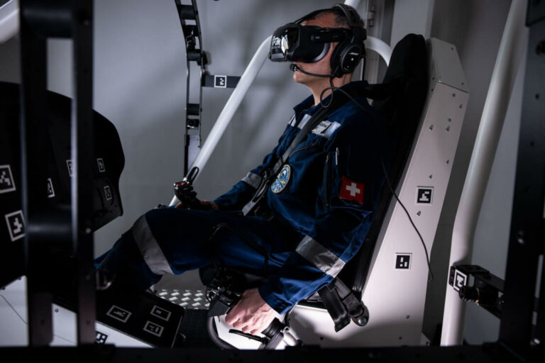 Лётный ВР-тренажёр VRM Switzerland заказала первая школа из США