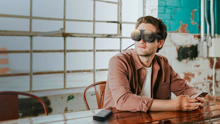 HTC представила Vive Flow, очень лёгкие и компактные очки виртуальной реальности