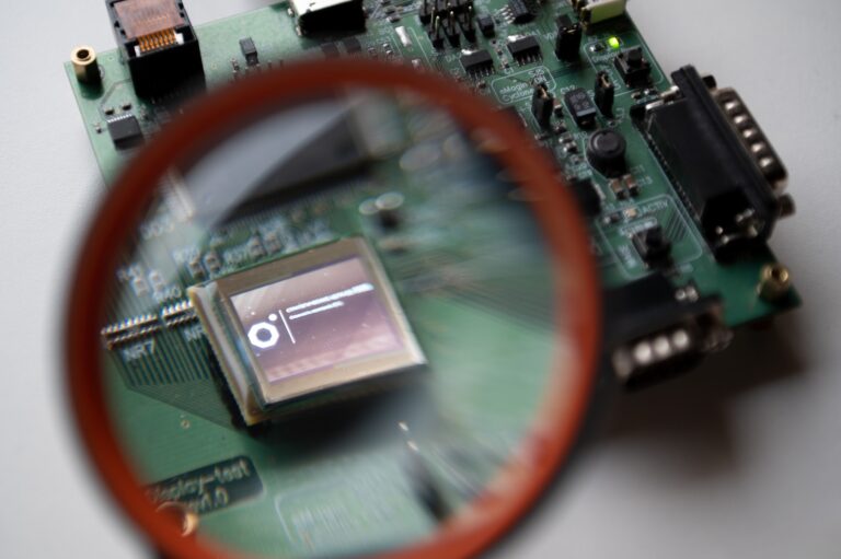 Первый российский OLED-микродисплей разработала Росэлектроника