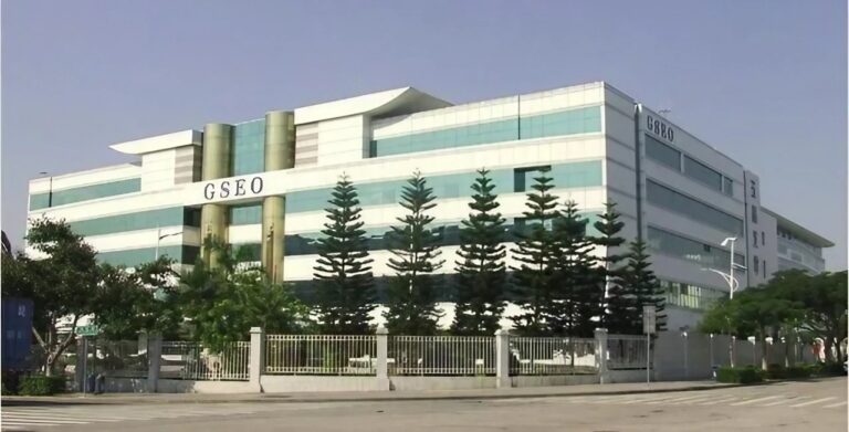 Тайваньская Genius Electronic Optical начнёт поставки линз для очков Apple в ближайшие месяцы