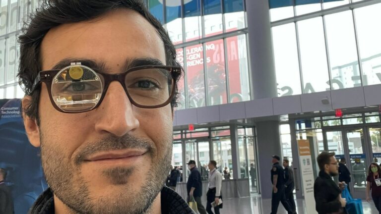 Создатели ИИ-монокля с дополненной реальностью привлекли $3 миллиона