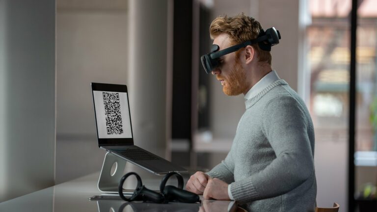 HTC выпустила приложение для управления корпоративным ВР-парком Vive Business+ и подходящие очки