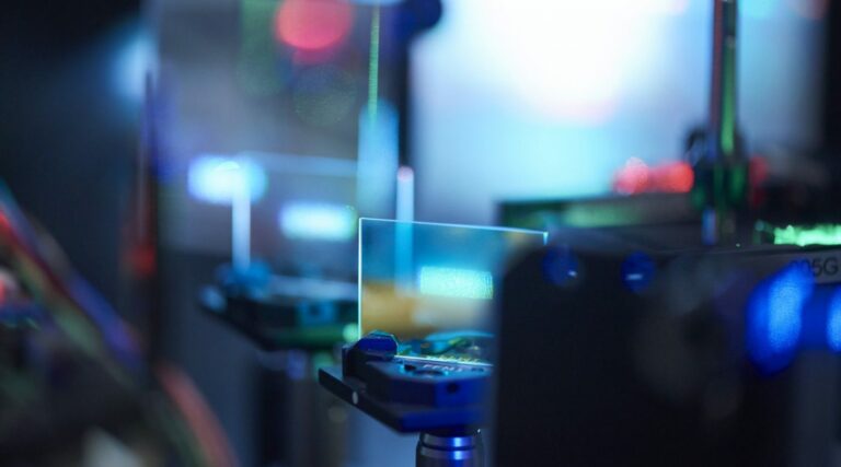 Разработчик иммерсивных автодисплеев Envisics привлёк дополнительные инвестиции, закрыв раунд С