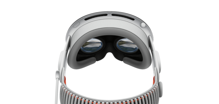 Apple готовит продавцов к январскому релизу Vision Pro