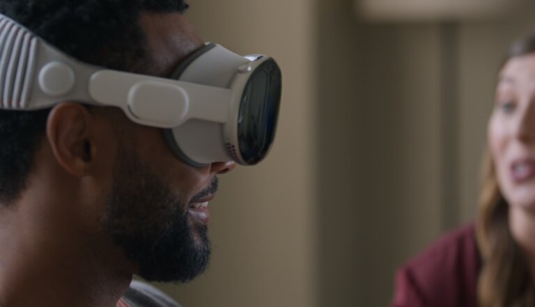 Чтобы восстановить прошивку Vision Pro, нужен iPhone