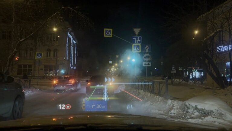 Дисплей дополненной реальности в электромобиле «Атом» имеет свой движок и конструктор приложений