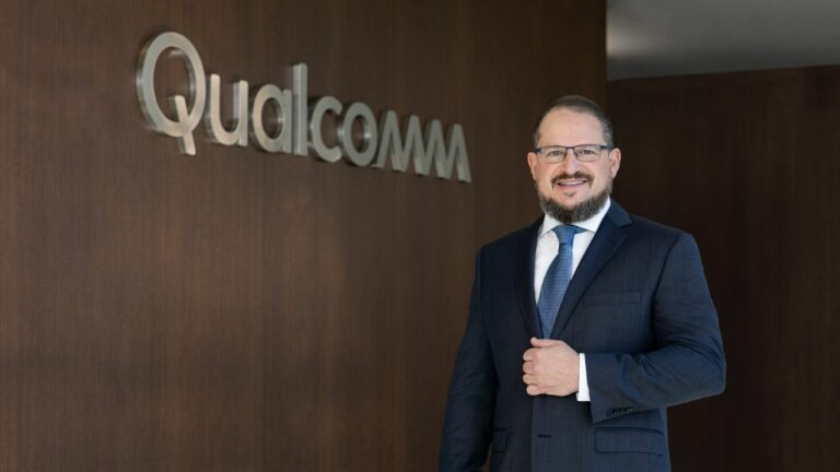 Директор Qualcomm напомнил о новых очках Samsung и Google