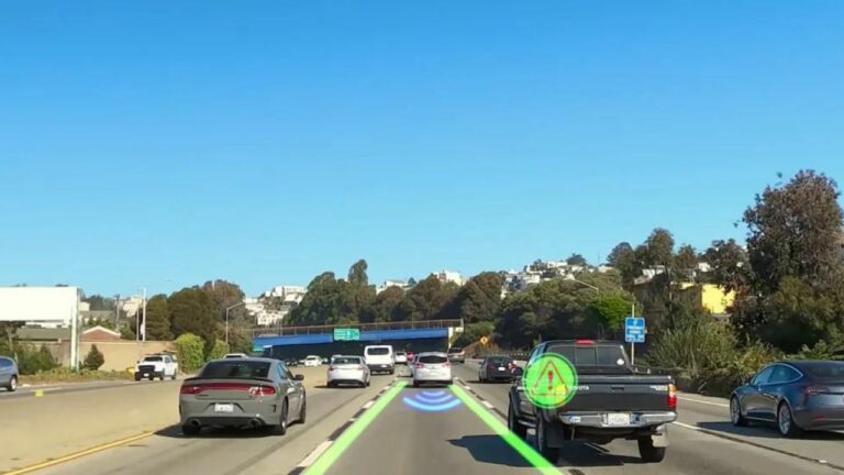 Линзы прочь: Mojo Vision будет делать дисплеи для автомобилей