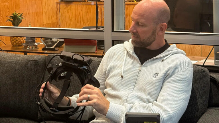 Техдиректор Meta* объяснил, почему его компания не делает очки с более широким полем зрения