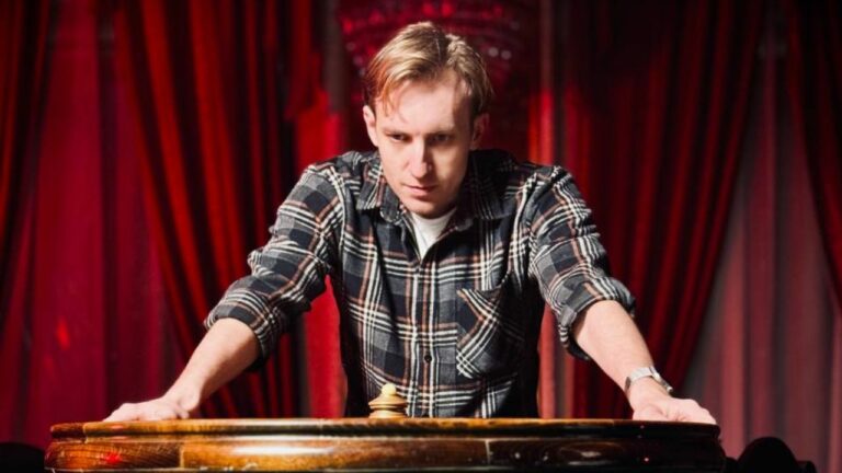 Игрок: разговор с режиссёром Максимом Никоновым о Достоевском в 360