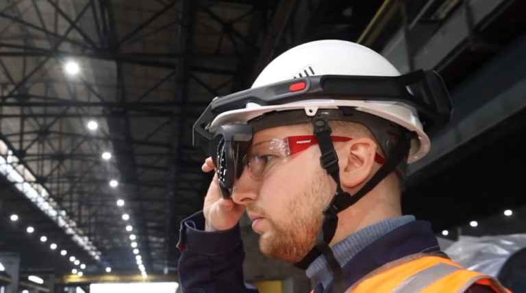 Северсталь провела пилотный тест системы видеосвязи с очками дополненной реальности