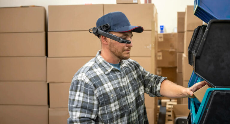 Vuzix анонсировала умные очки для складов LX1