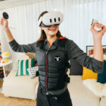 bHaptics представила перчатки TactGlove DK2 и улучшила жилеты TactSuit, которые смогут работать с PS VR2