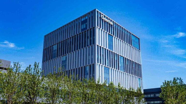 Цепочка кризиса виртуальной реальности дошла до крупнейшего контрактного производителя очков