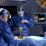 Augmedics добавила ИИ в свою платформу для спинальной хирургии и расширила область её применения