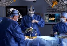 Augmedics добавила ИИ в свою платформу для спинальной хирургии и расширила область её применения