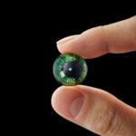 Mojo Vision представила новый прототип контактной линзы дополненной реальности с приложениями и аккумулятором