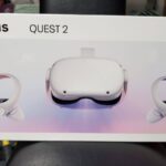 Фото упаковки Quest 2 говорит о комплекте и новых играх