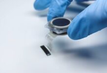 Пациент с модулем Neuralink в мозге научился управлять мышью