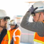 Microsoft расширила географию сбыта HoloLens и прикрепила их к каске