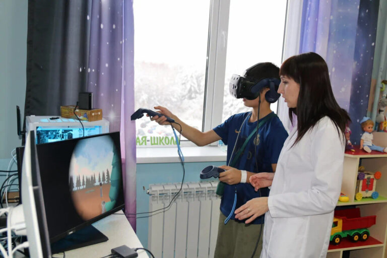 Кузбасские кардиологи начали послеоперационную реабилитацию детей в ВР-игре