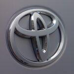 Toyota запатентовала лобовое стекло дополненной реальности